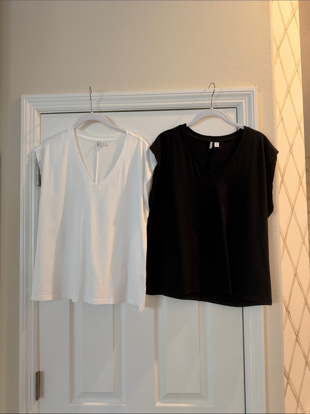 Set of 2 Nordstrom V-Neck Tee Black and White - Sz S